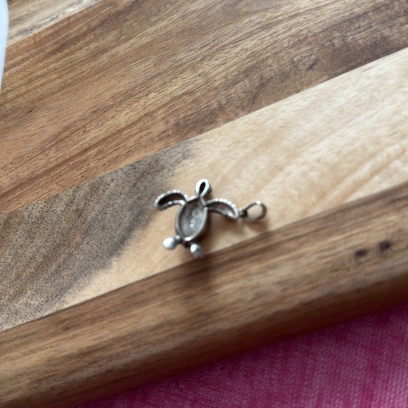 EUC MARAHLAGO LARIMAR TURTLE PENDANT - Picture 4 of 5